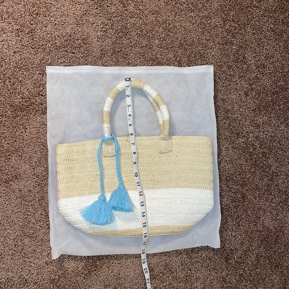 Altru Tote - Picture 5 of 8